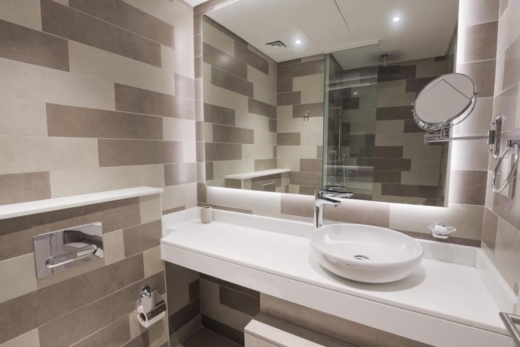 Modern 1 Bedroom At Palm Jumeirah Apartment