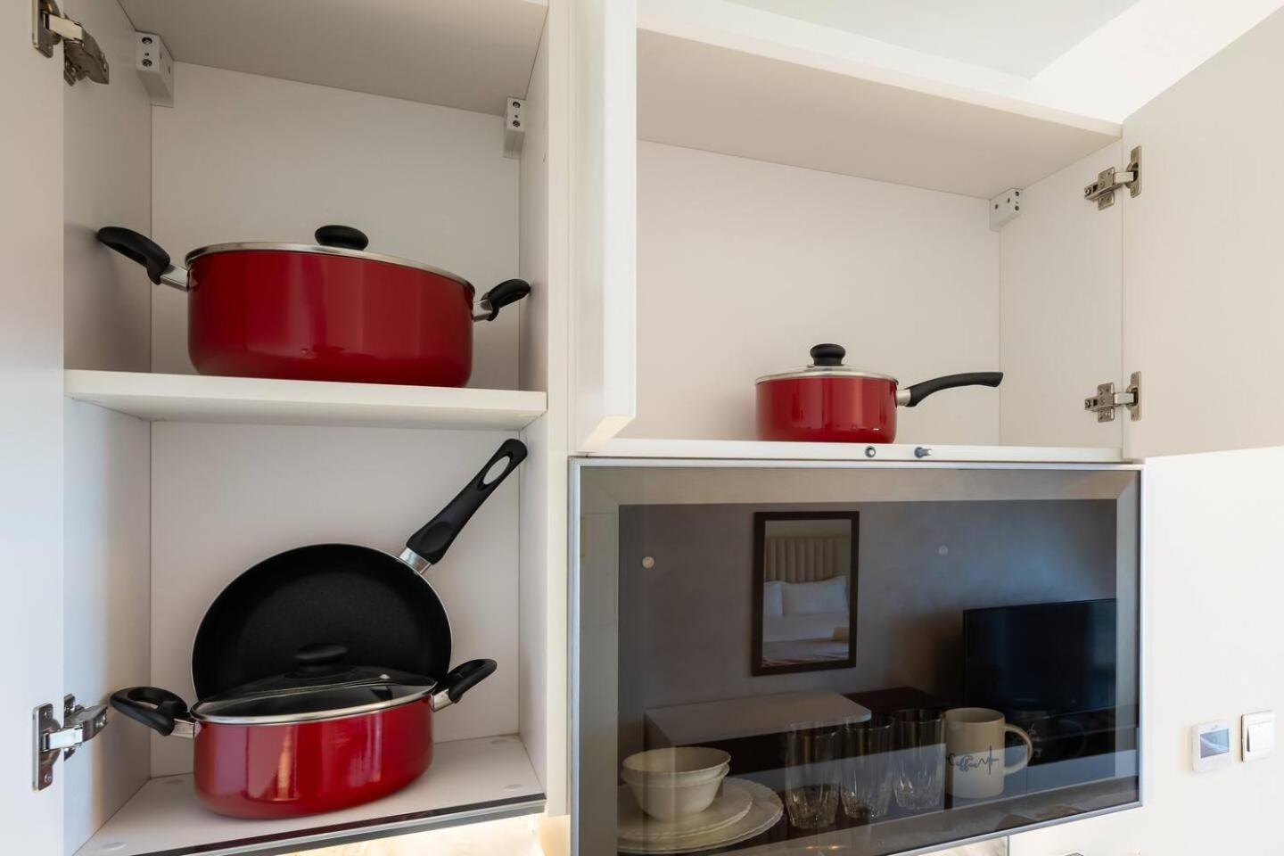 Stylish Studio - Miracle Gardens Apartment *