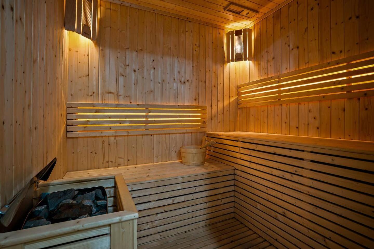 Stylish Studio - Miracle Gardens Apartment *