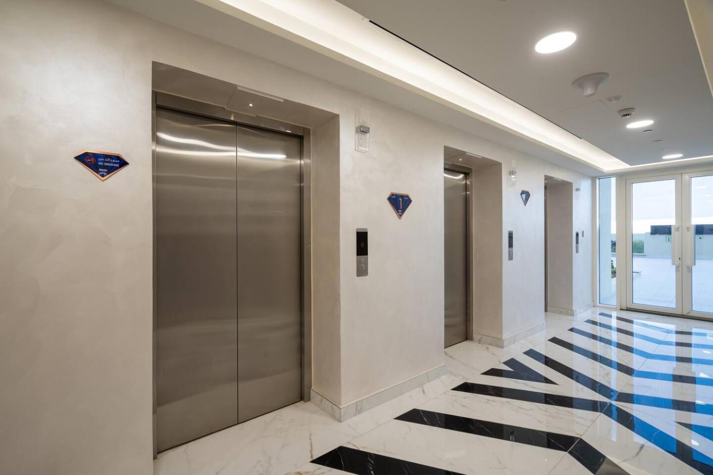 Stylish Studio - Miracle Gardens Apartment
