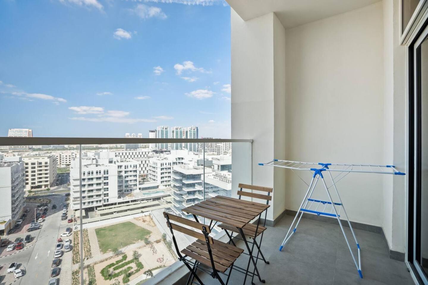 Apartment Stylish Studio - Miracle Gardens *