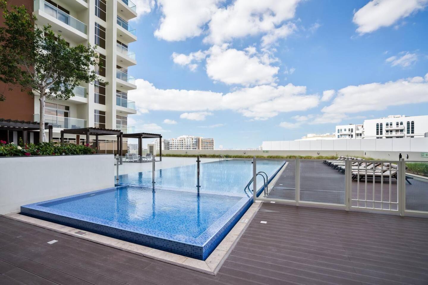 Apartment Stylish Studio - Miracle Gardens *