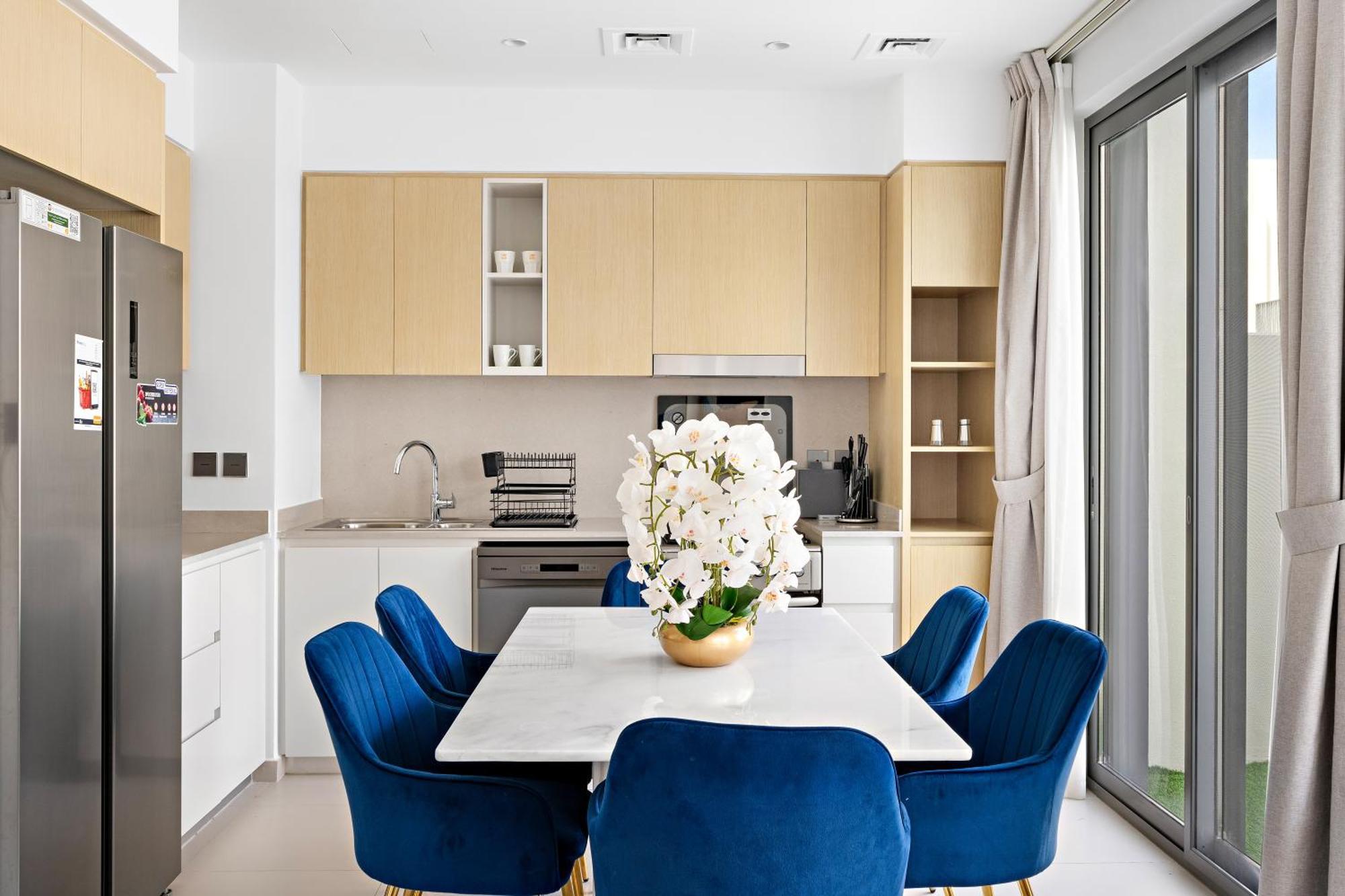 Luxurious 6-sleeper With Large Outdoor Patio *