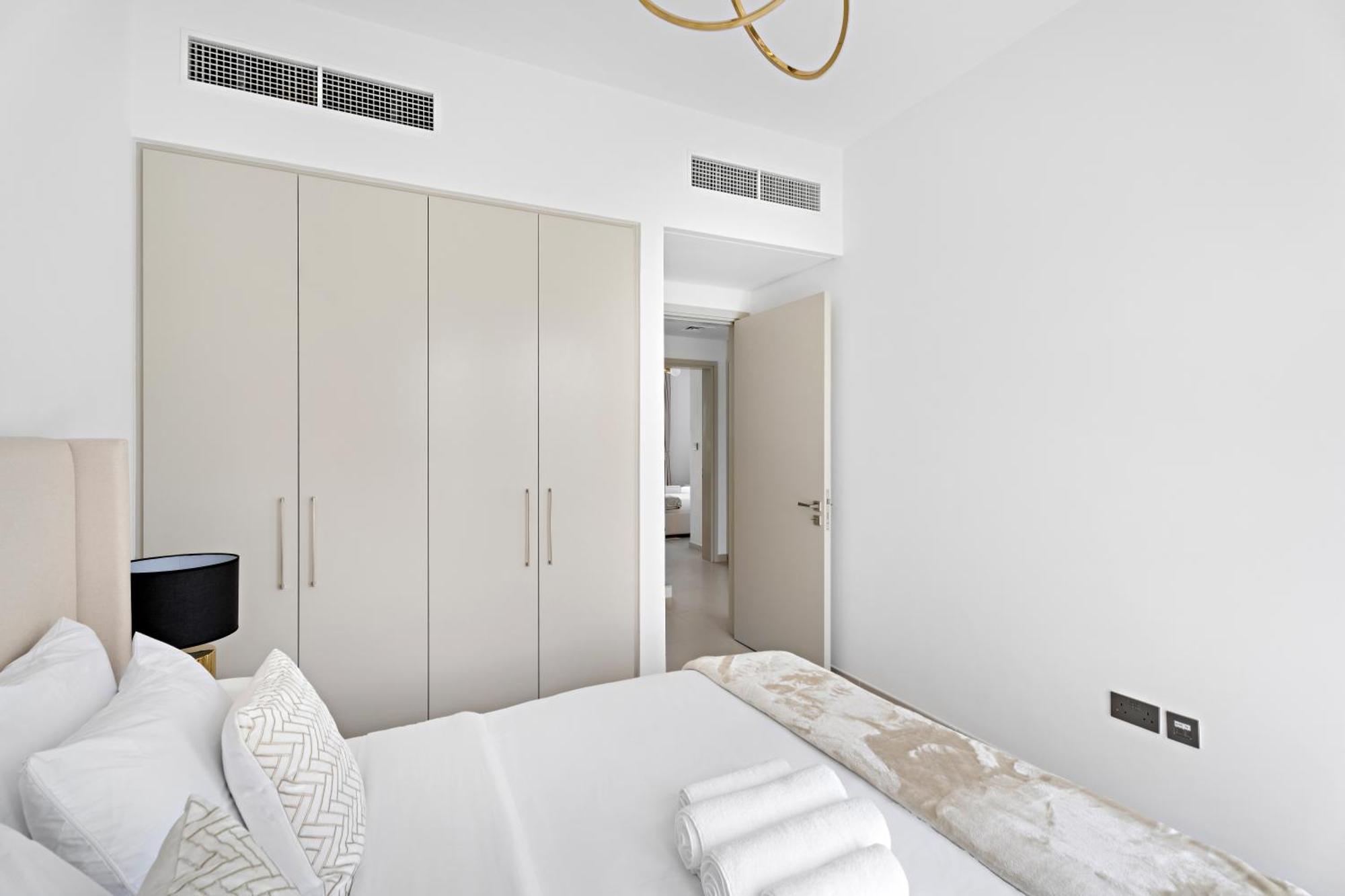 Luxurious 6-sleeper With Large Outdoor Patio Apartment Dubai