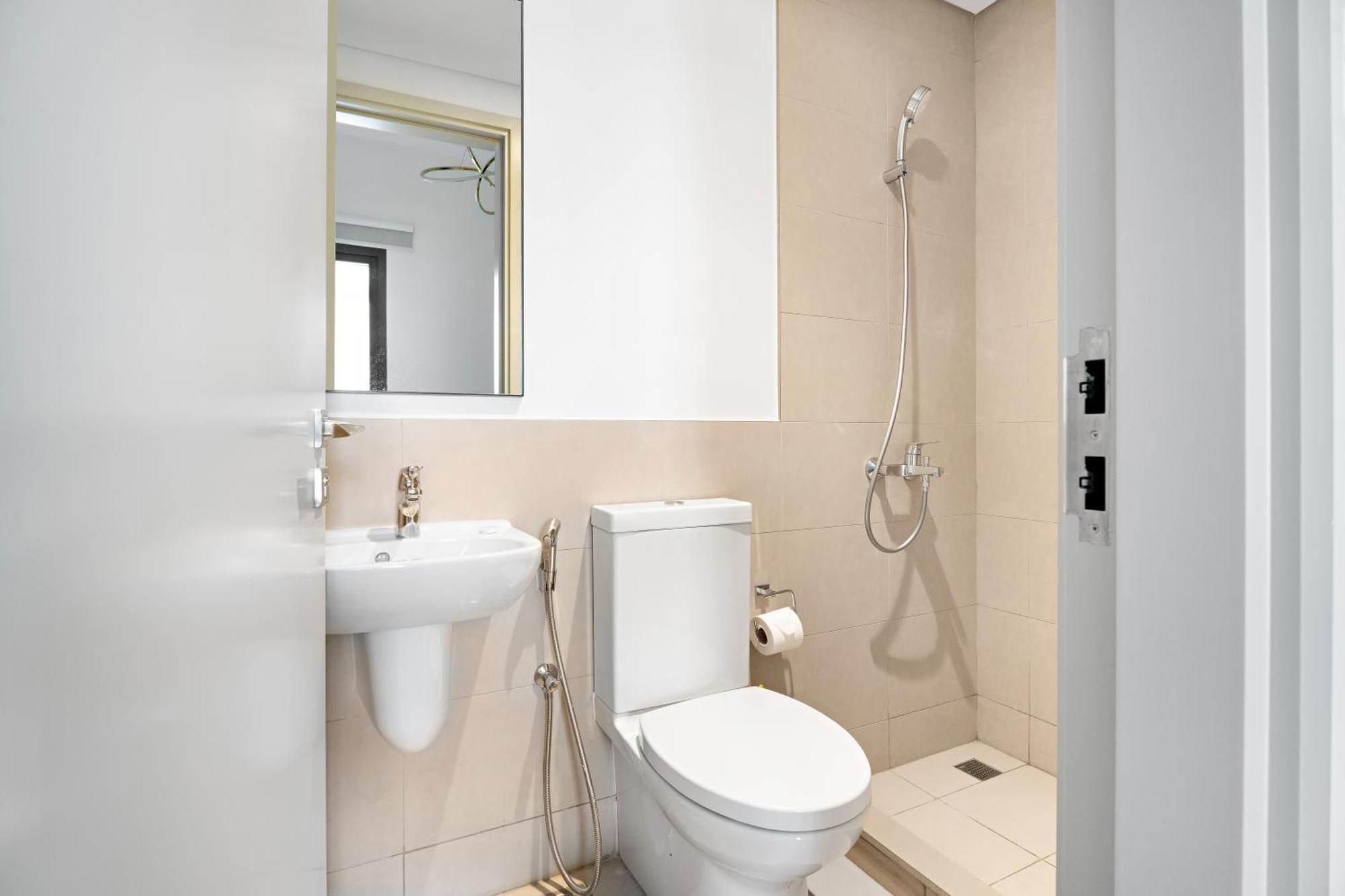 Luxurious 6-sleeper With Large Outdoor Patio Apartment Dubai