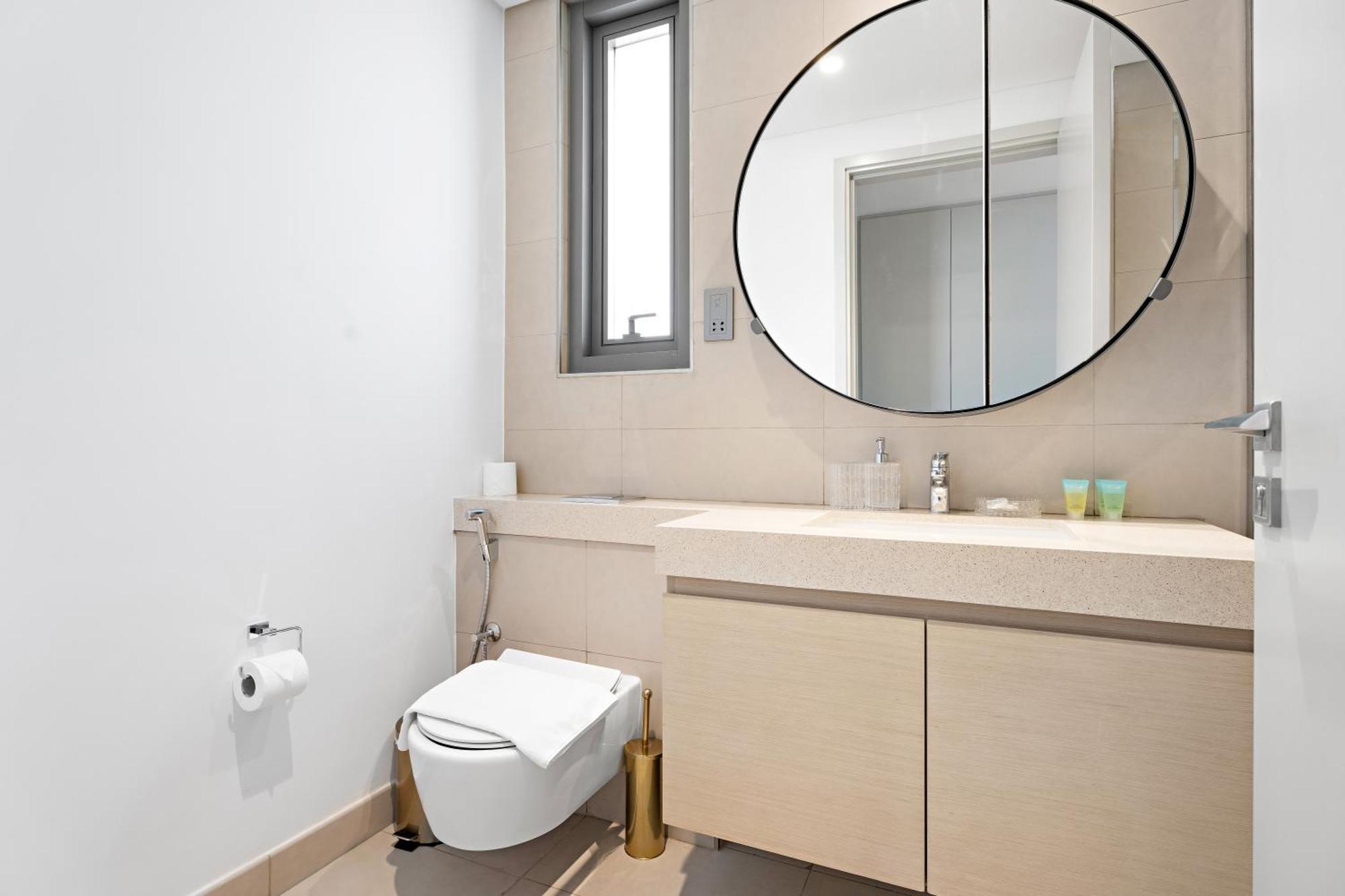 Luxurious 6-sleeper With Large Outdoor Patio Apartment *