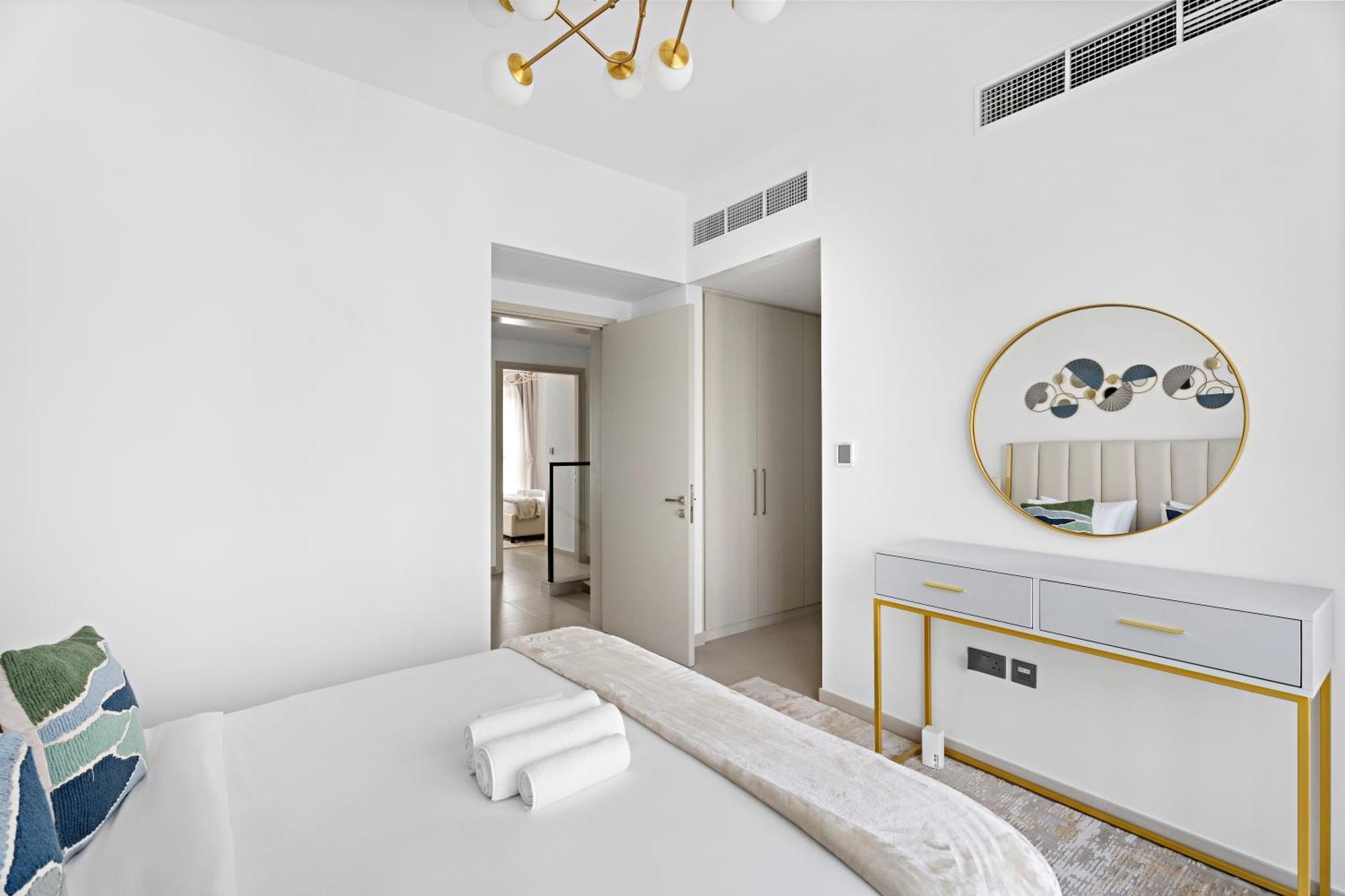 Apartment Luxurious 6-sleeper With Large Outdoor Patio Dubai