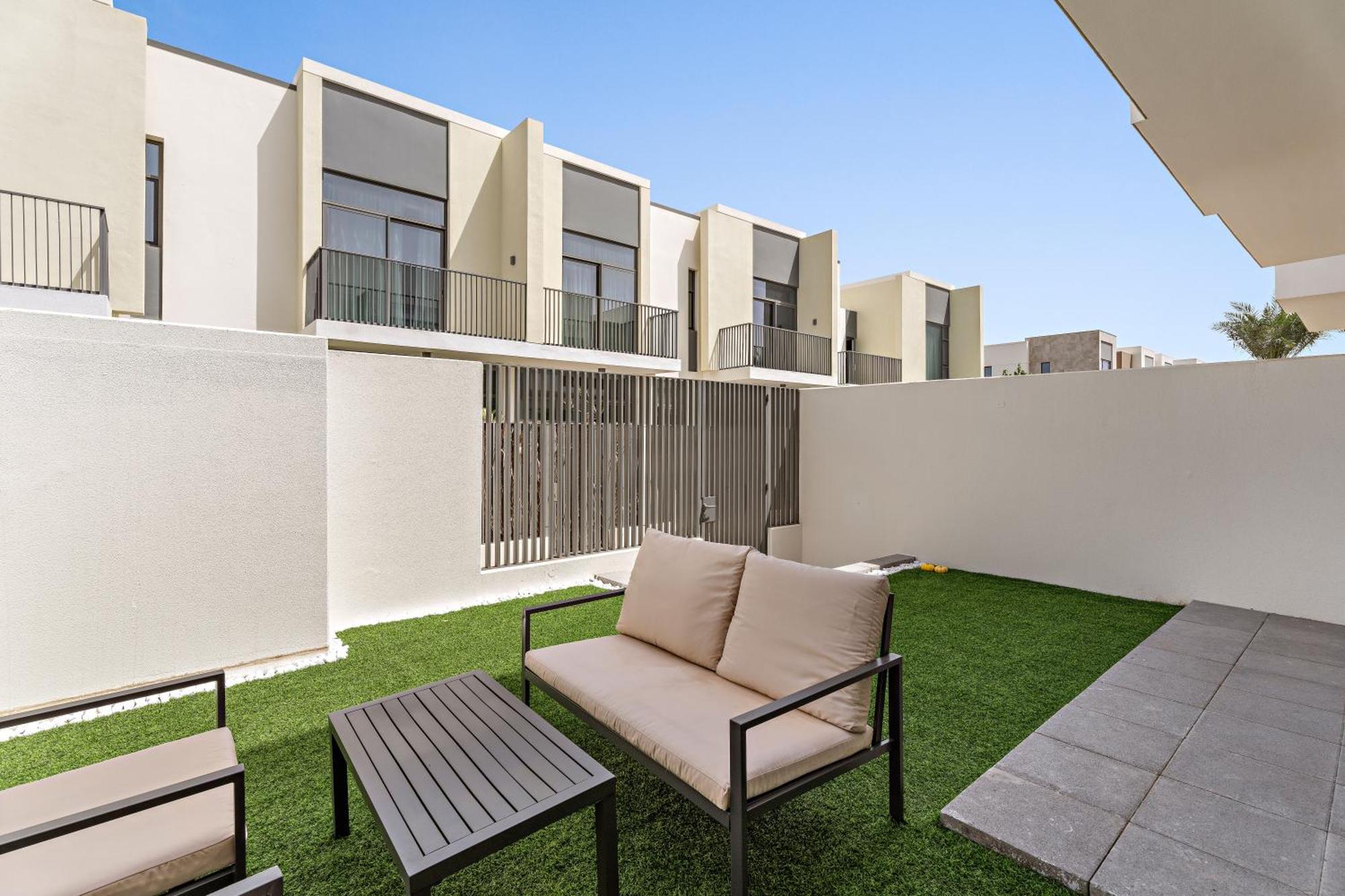 Apartment Luxurious 6-sleeper With Large Outdoor Patio Dubai