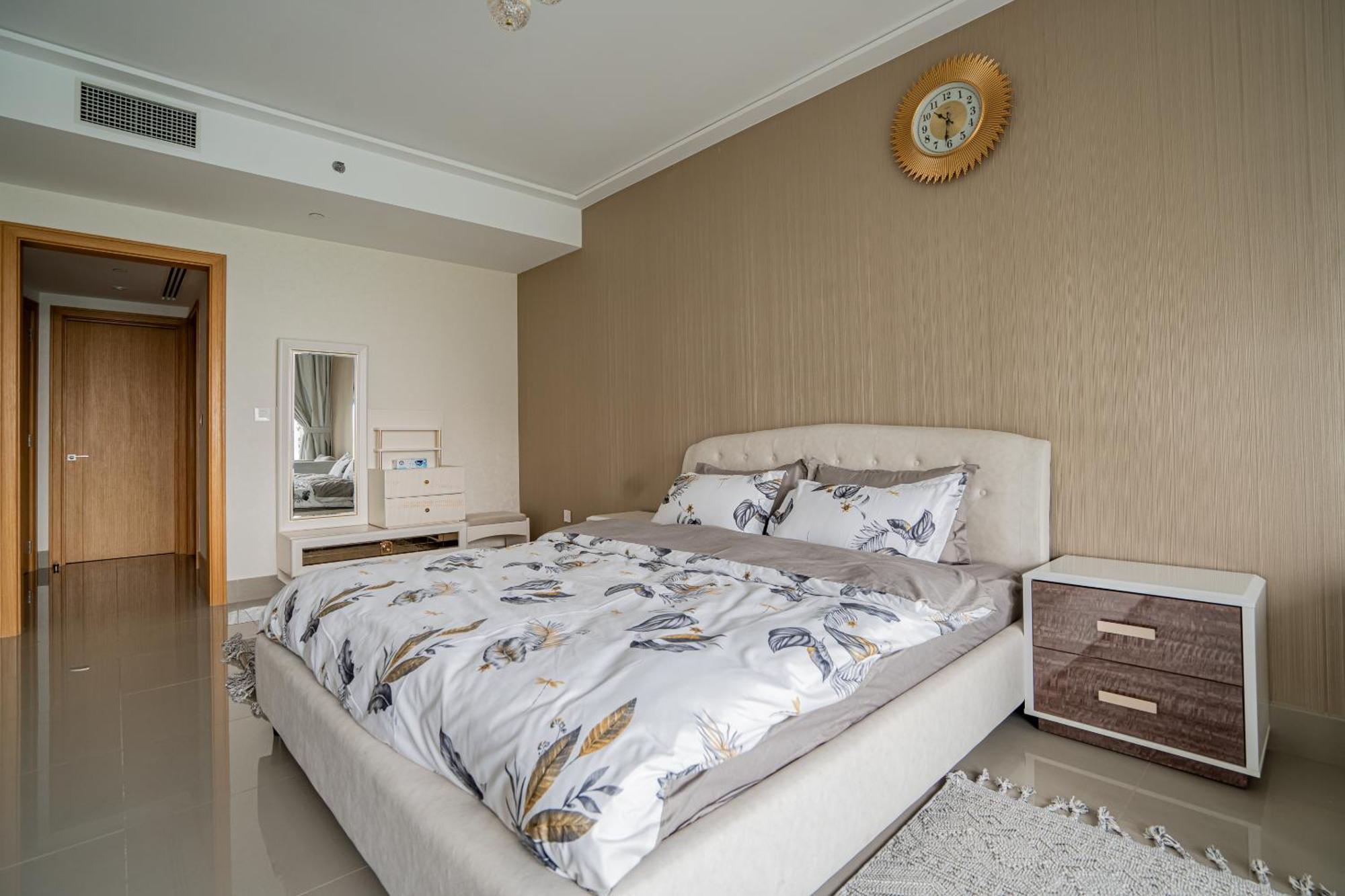 5 Stars Grand Opera Tower Lux 2 Bedroom Downtown Full Burj Khalifa View Apartment *