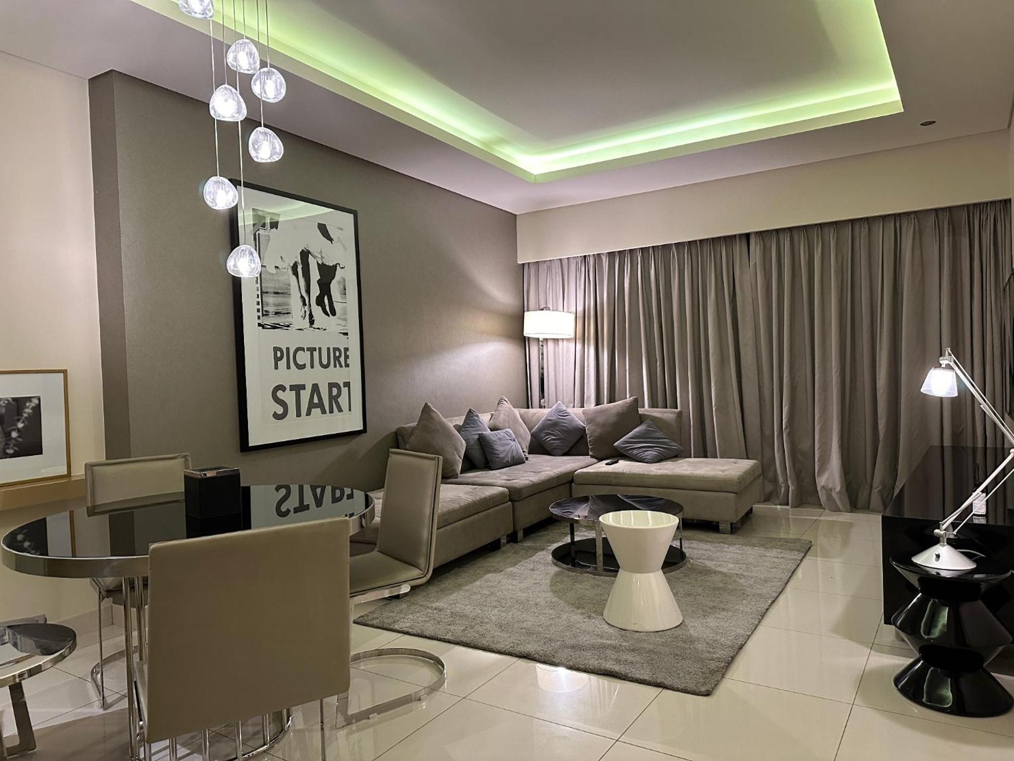 Luxurious In Paramount