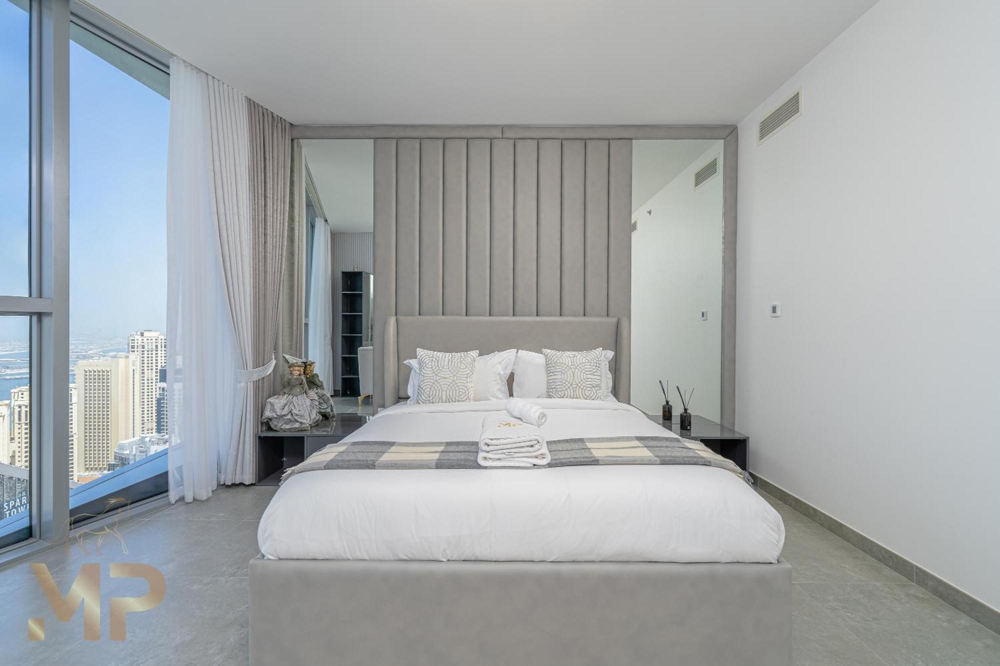 Marco Polo - Surreal Sea, Marina & Eye View On High Floor