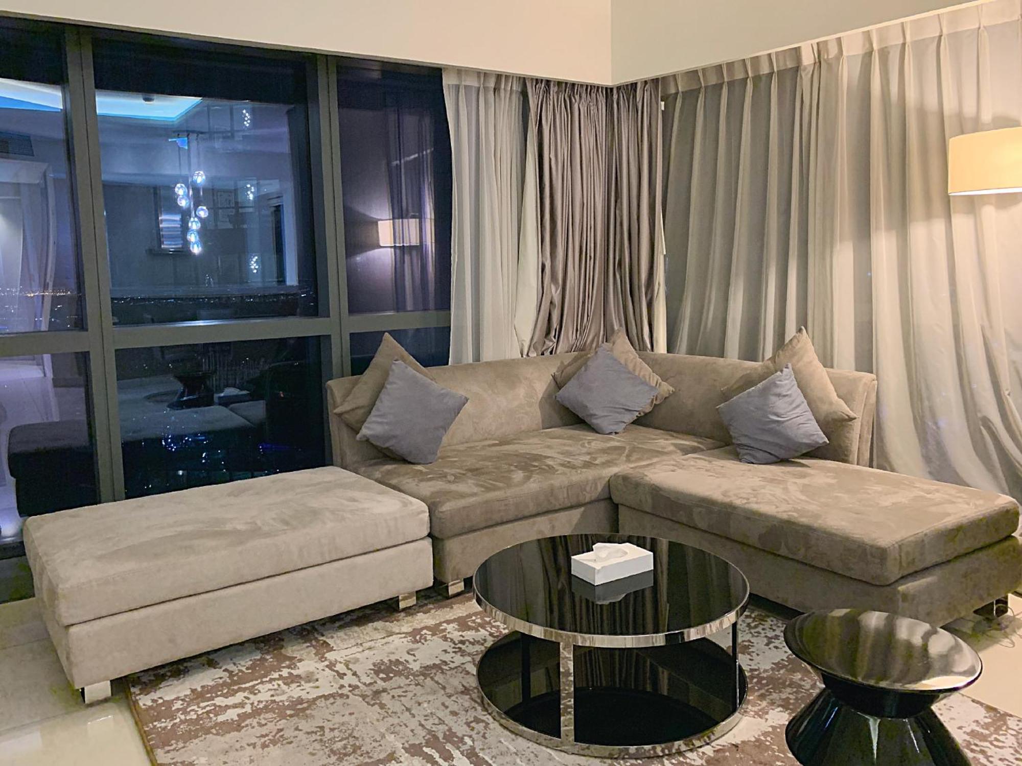 Luxurious In Paramount