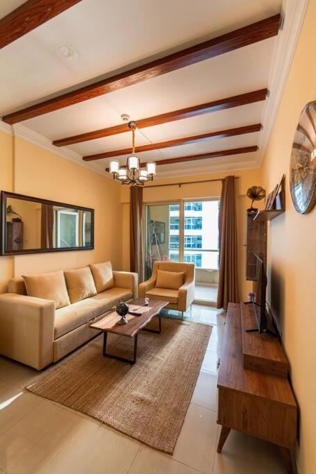 Fantastic Near Metro And Jbr Apartment