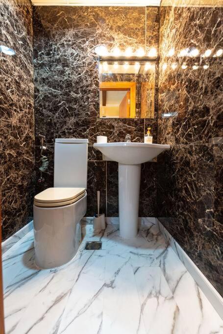 Fantastic Near Metro And Jbr *