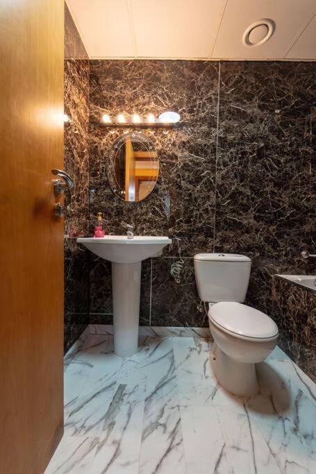 Fantastic Near Metro And Jbr Apartment *