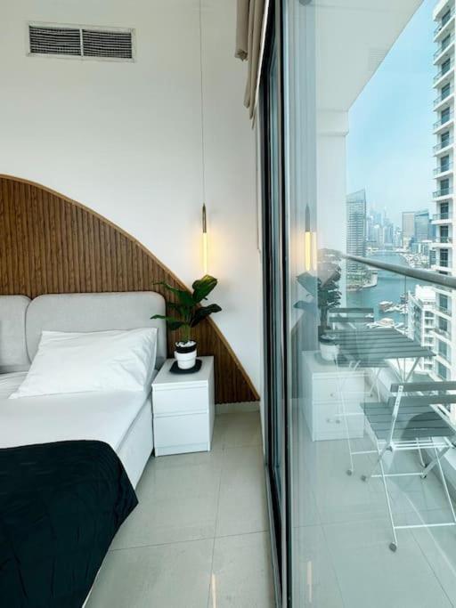 Stylish 3 Bedroom In Marina W/ Gorgeous View Near Metro Apartment Dubai