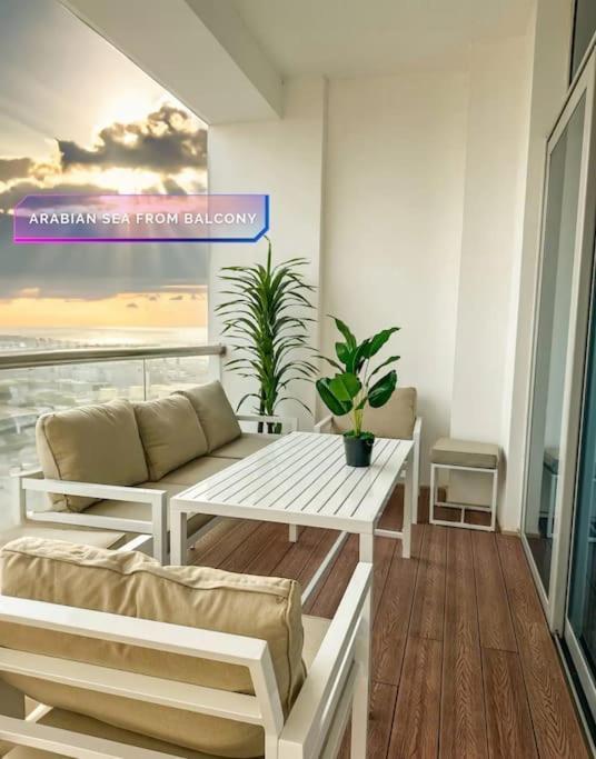 Stylish 3 Bedroom In Marina W/ Gorgeous View Near Metro