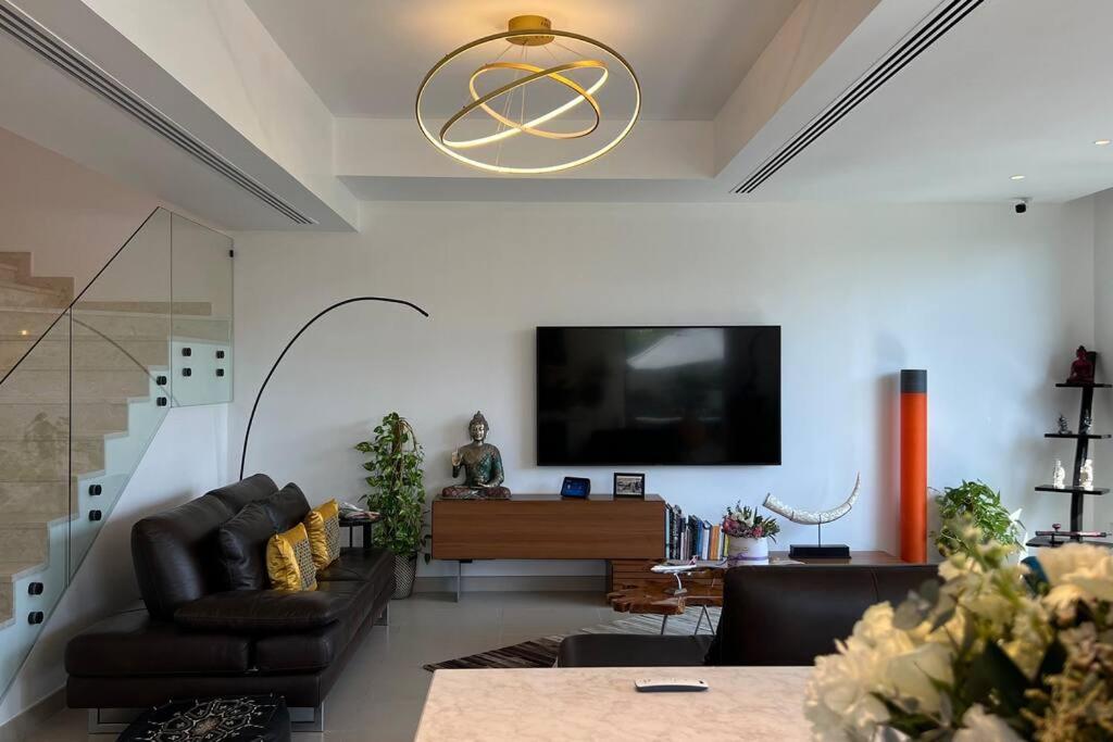 Dayf-nad Stunning 5 Bedroom In Hills *