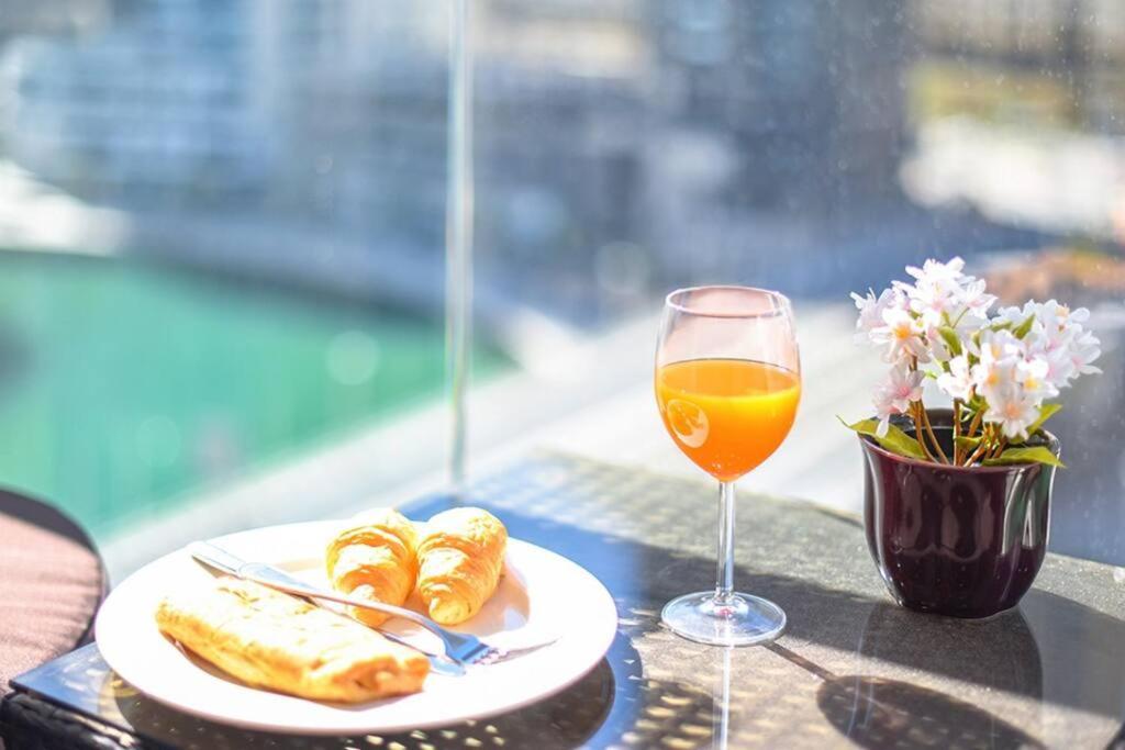 First Class 2br With Exquisite Full Marina View *