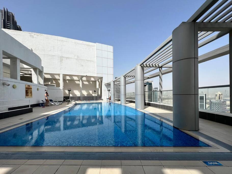 Dubai Downtown Studio Pool, Gym & Free Parking *