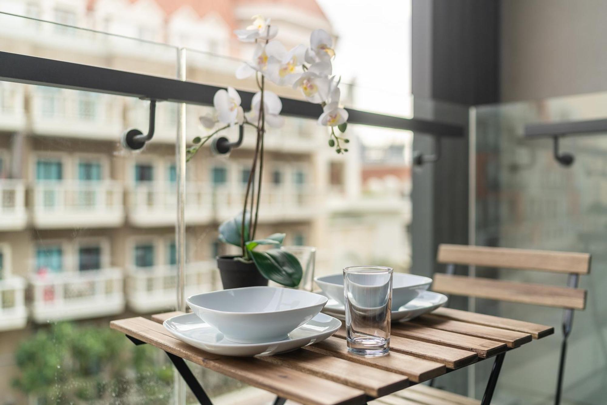 Apartment Escape To Modern In Charming Jvc