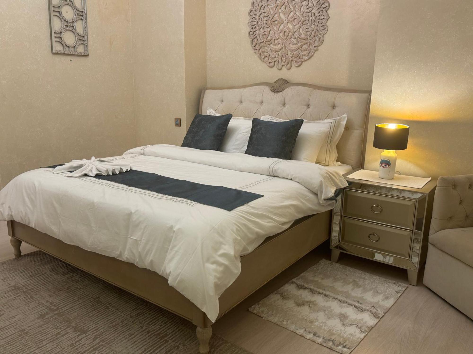 Royal Residences 2 Homestay Dubai