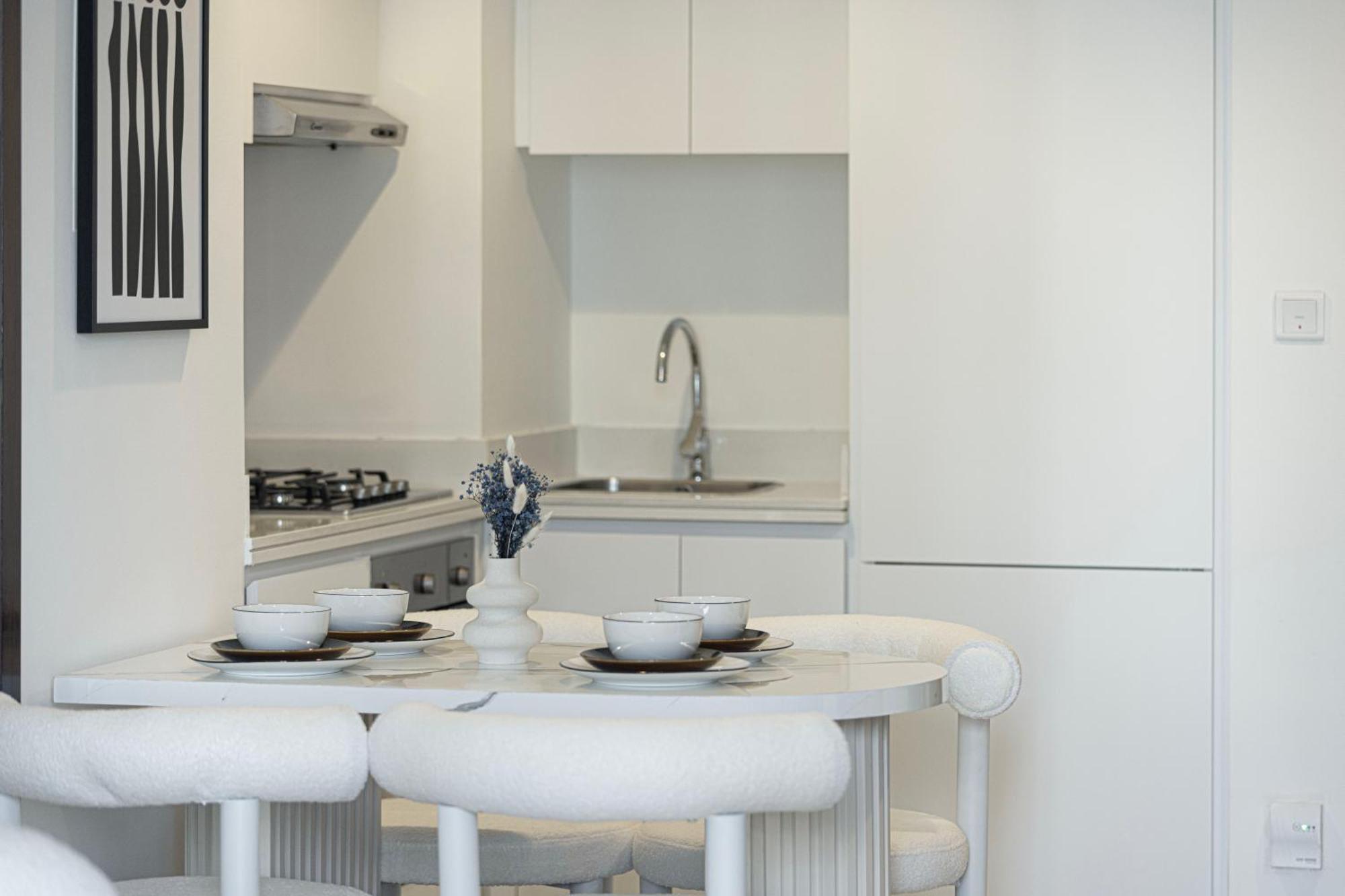 Apartamento New Designed 2-br Downtown Dubai