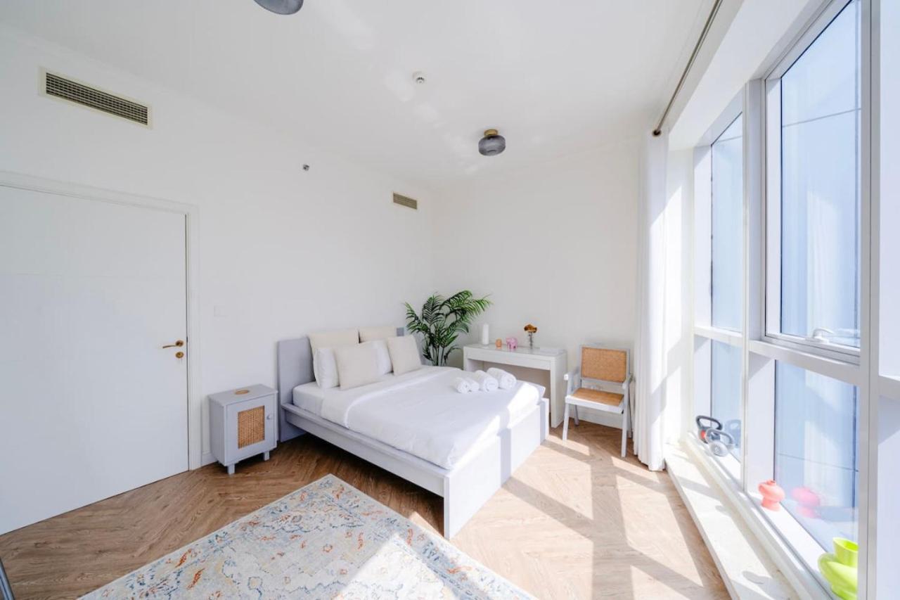 Modern & Bright 1 Bedroom Marina *
