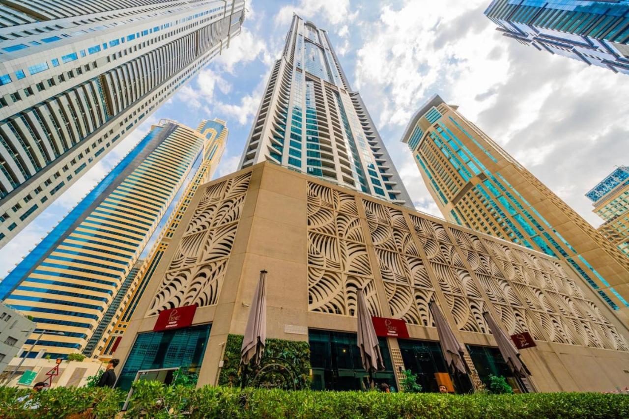 Modern & Bright 1 Bedroom Marina Apartment