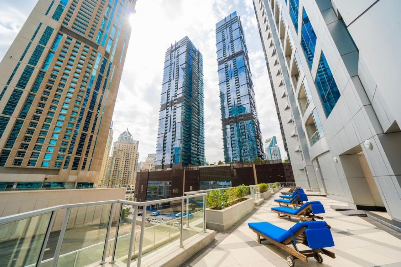 Modern & Bright 1 Bedroom Marina