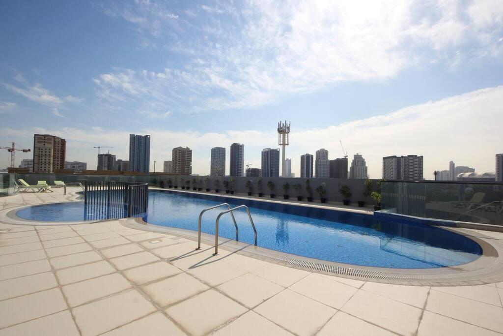 Central Park Jvc 1 Bhk * Dubai