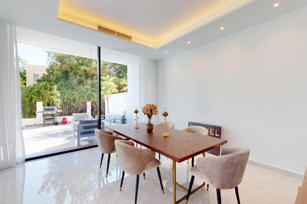 Luxurious 5 Bed - Al Barari Villa