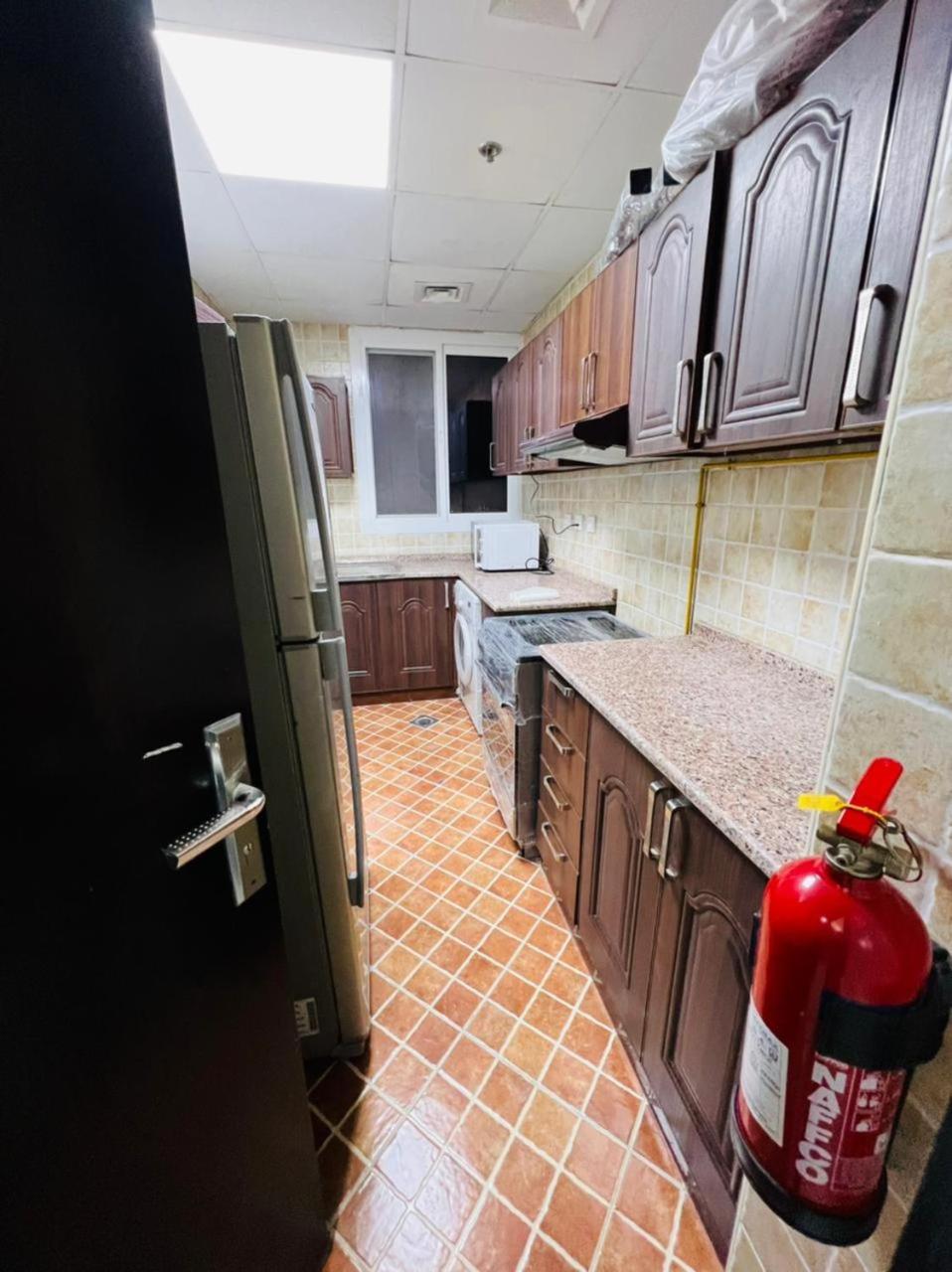 Calm Partition Near Mashreq Metro Homestay