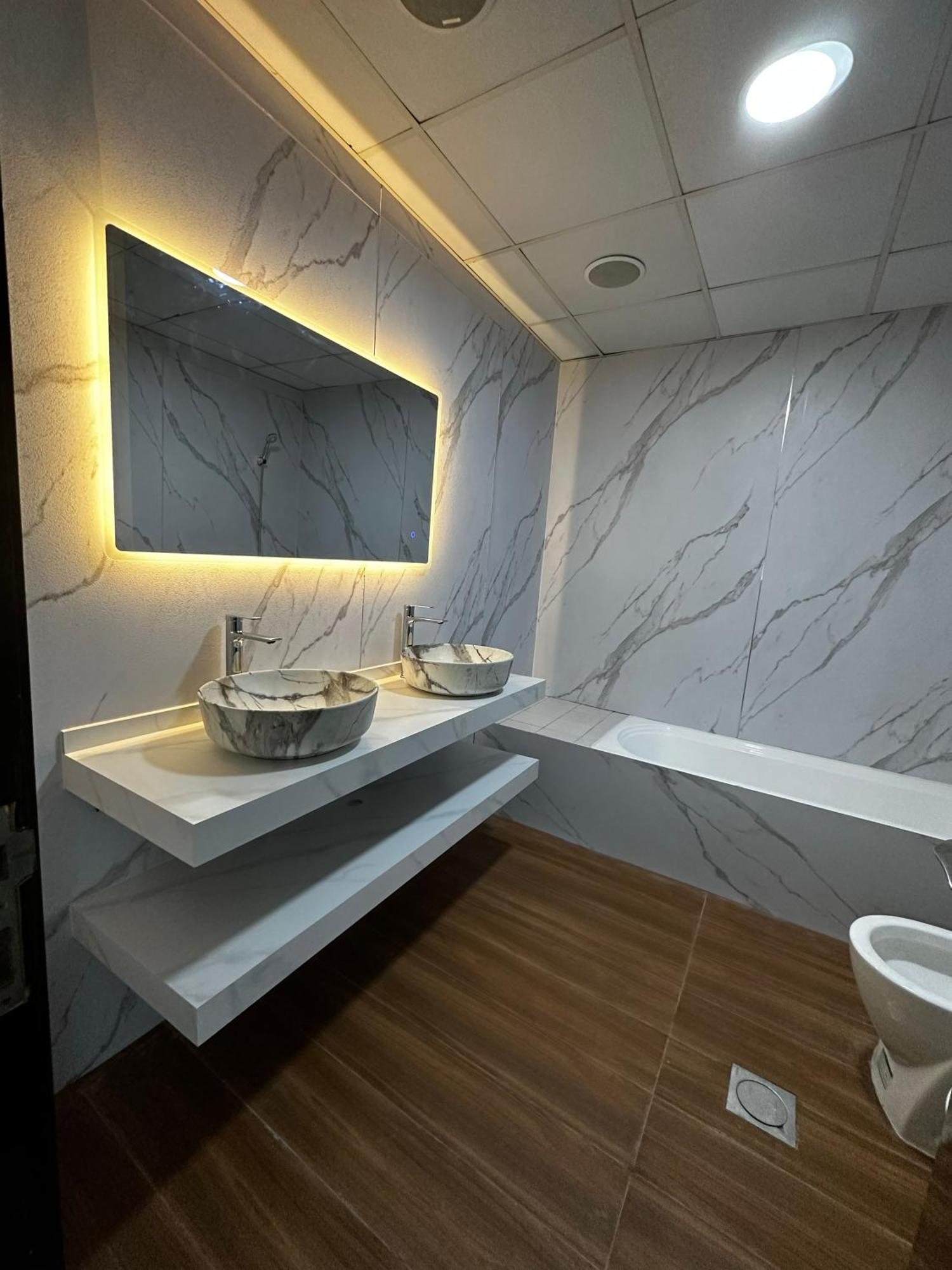 Luxurious 2 Bedroom With Iconic Marina & Arabian Sea View Apartment Dubai