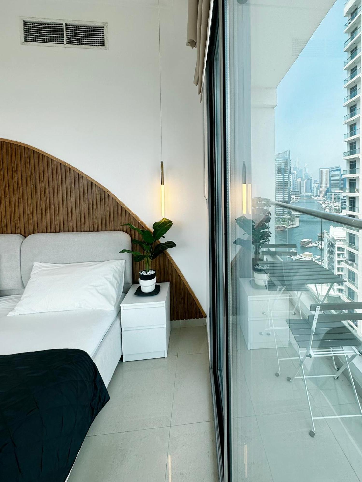 Luxurious 2 Bedroom With Iconic Marina & Arabian Sea View Dubai