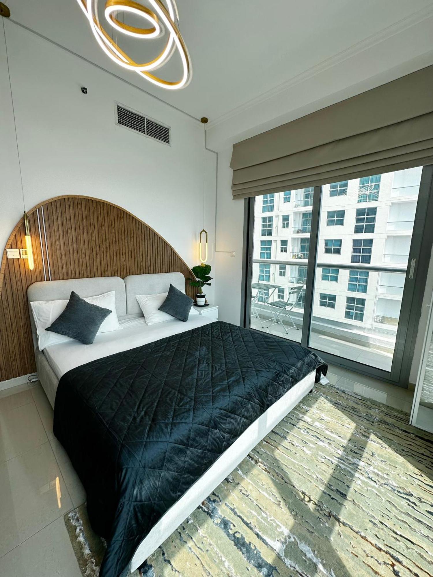 Apartment Luxurious 2 Bedroom With Iconic Marina & Arabian Sea View Dubai