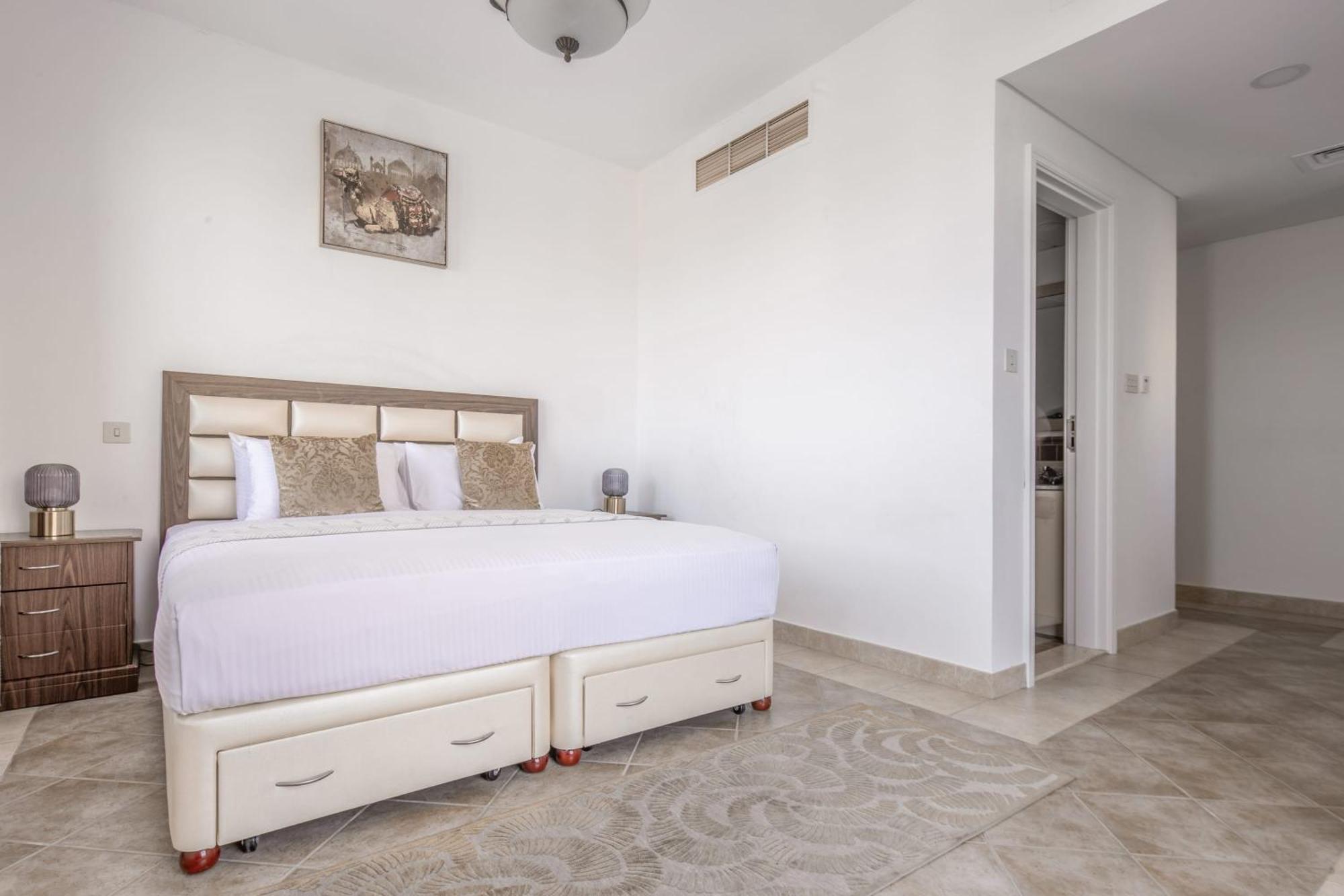 Frank Porter - Al Badia 2 Apartamento
