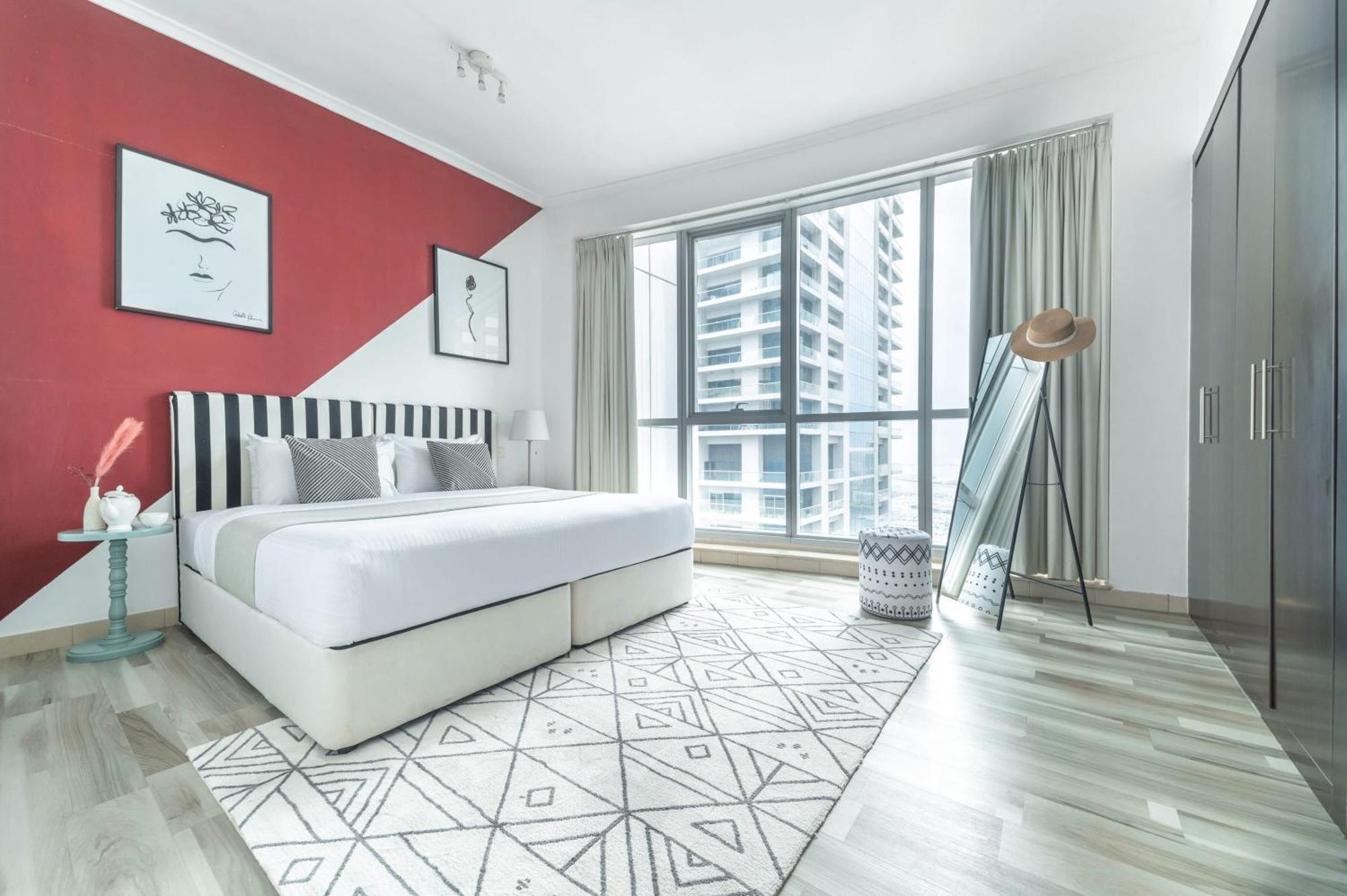 Frank Porter - Torch Tower Apartment Dubai