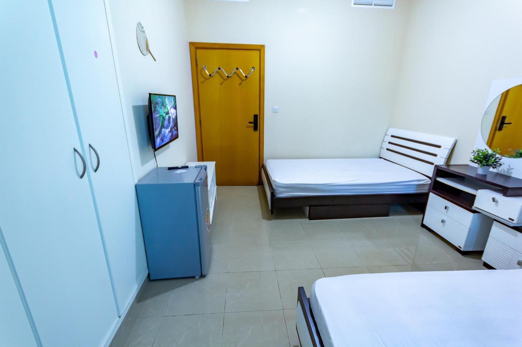 Homestay Big For ' Girls ' Only At Dubai, Marina *