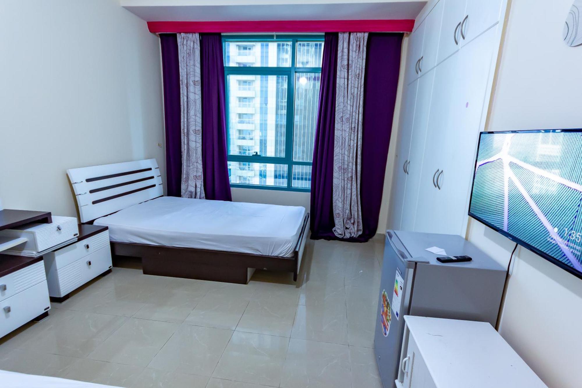 Big For ' Girls ' Only At Dubai, Marina Homestay