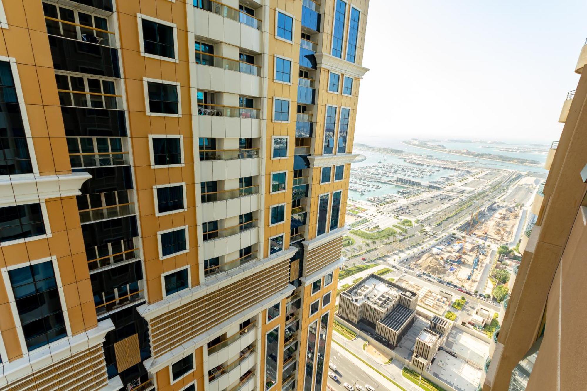Homestay Big For ' Girls ' Only At Dubai, Marina