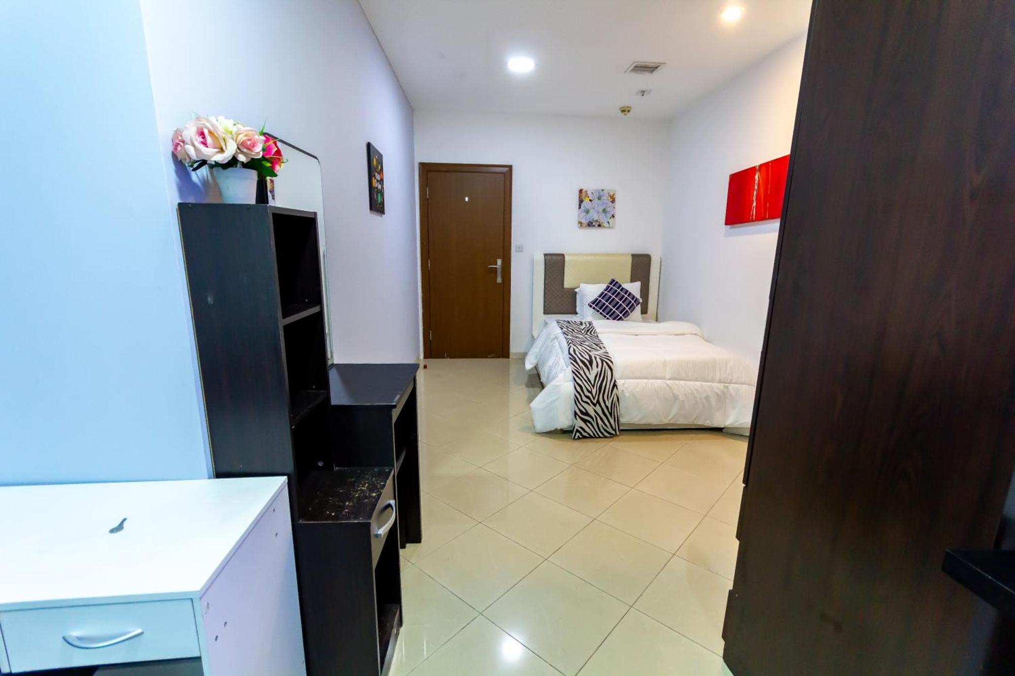 Homestay Big For ' Girls ' Only At Dubai, Marina Dubai