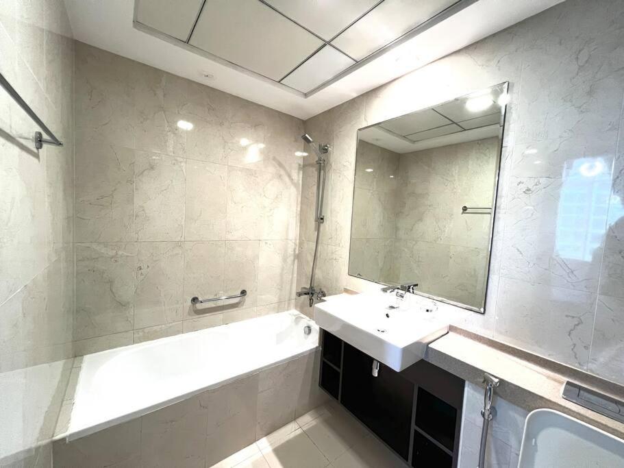 1 Bedroom Flat, Luxury Amenities, Near Jbr & Club With Free Parking In Jbr Apartment *
