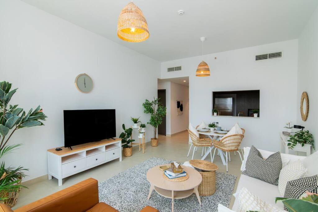 Elite Escape - 2 Bhk Getaway With Mall Access - 1508 *