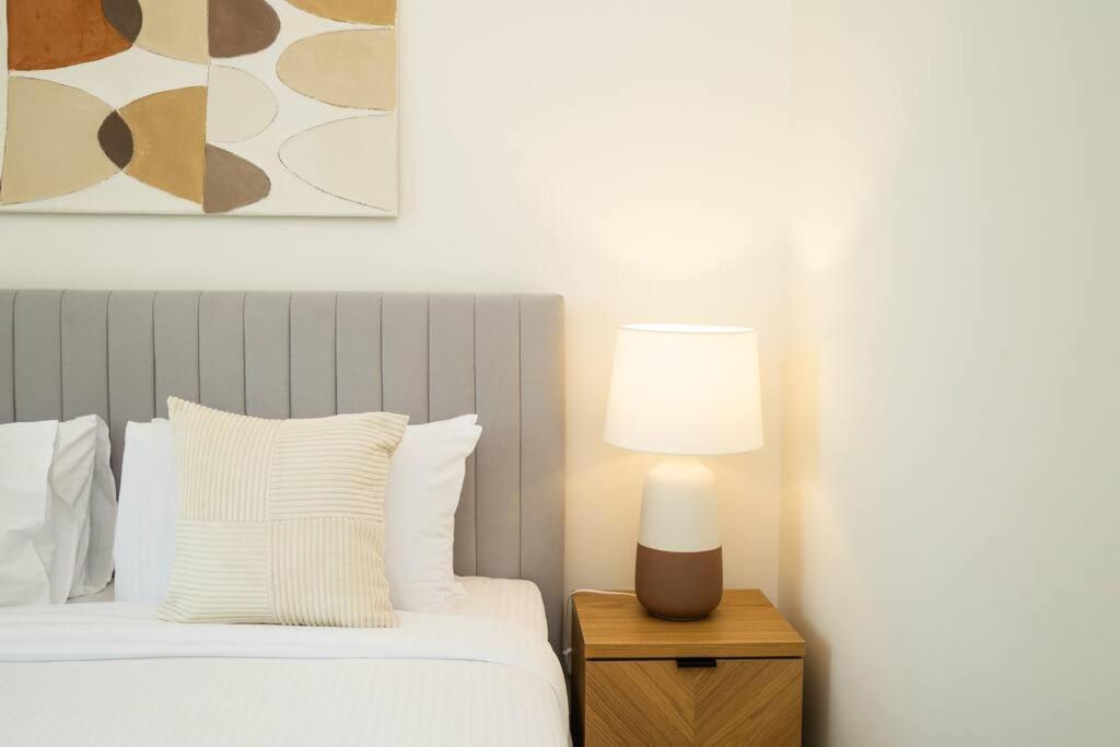 Prime Retreats @ Burj Crown By Emaar, Downtown Apartment