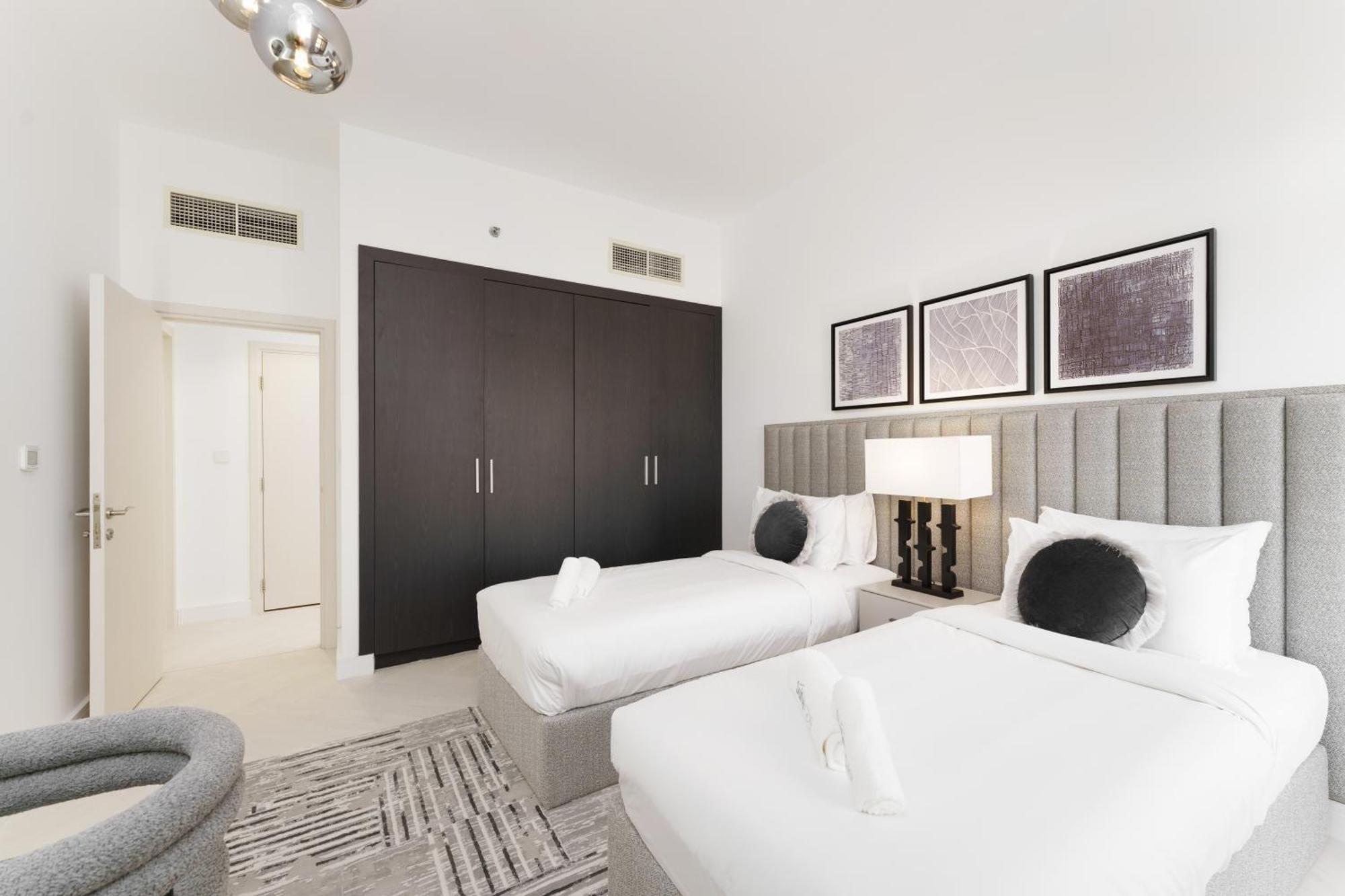 Beautiful 2 Bedroom Retreat In The Heart Of Jbr Apartment