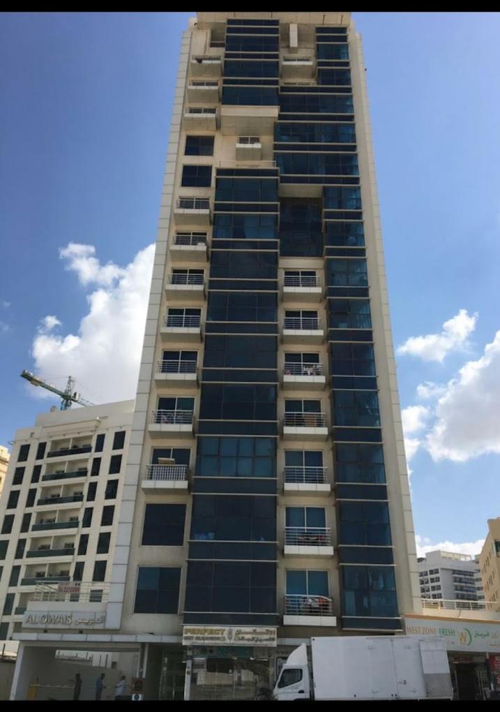 Amazing Couples Partition 7 Min Walking From Mall Of Emirates