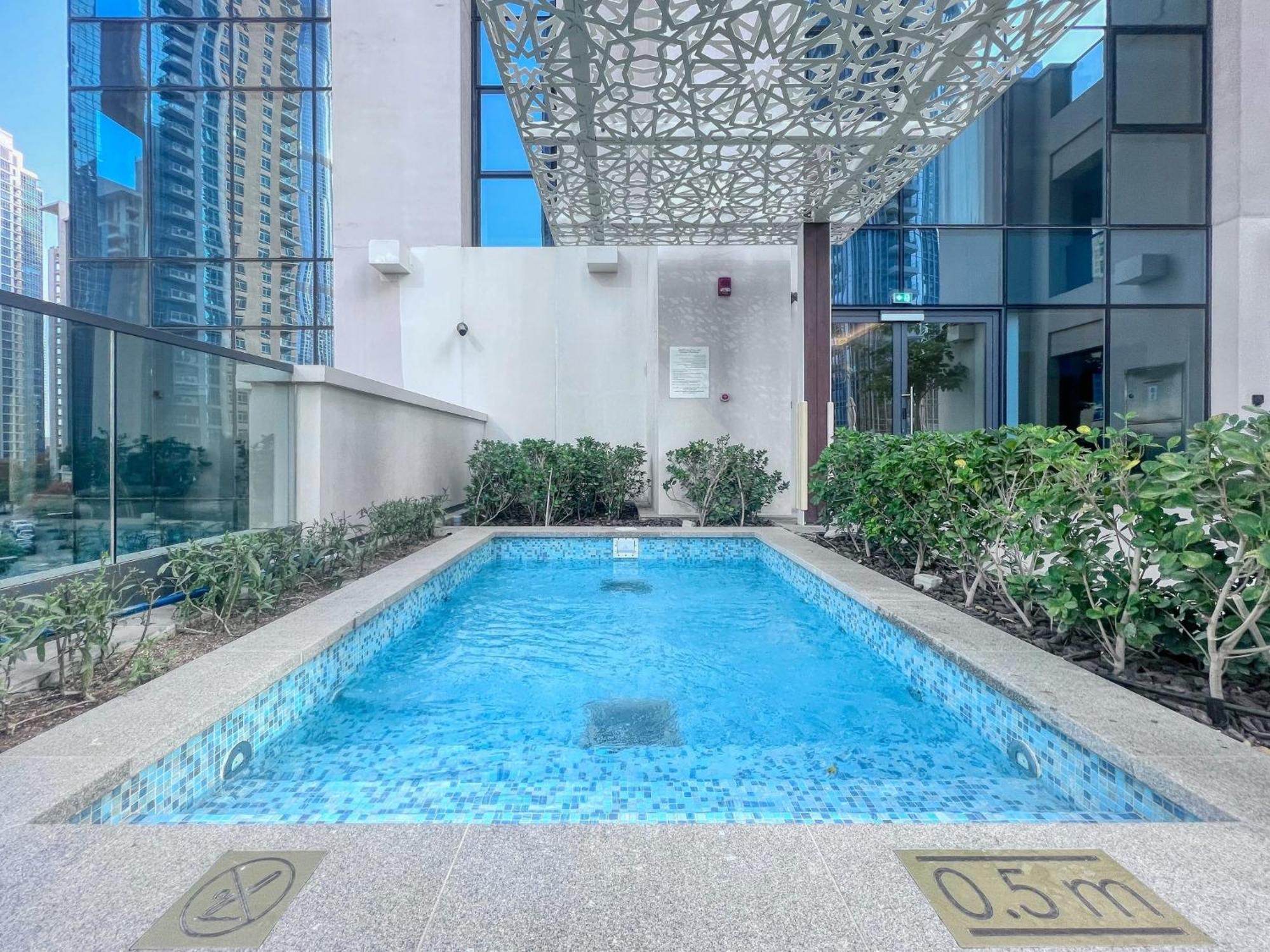 Downtown Dubai- 2br In Act Towers *