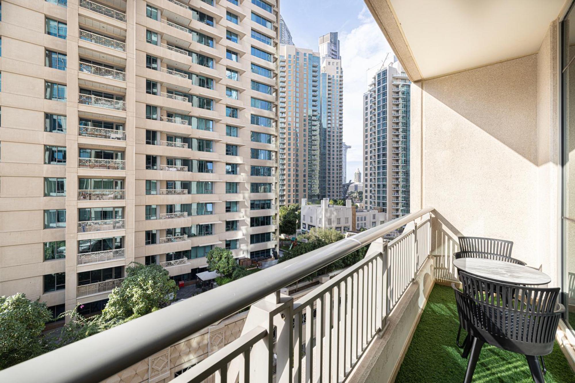 Magnificent Cozy 2 Bedroom In Downtown *