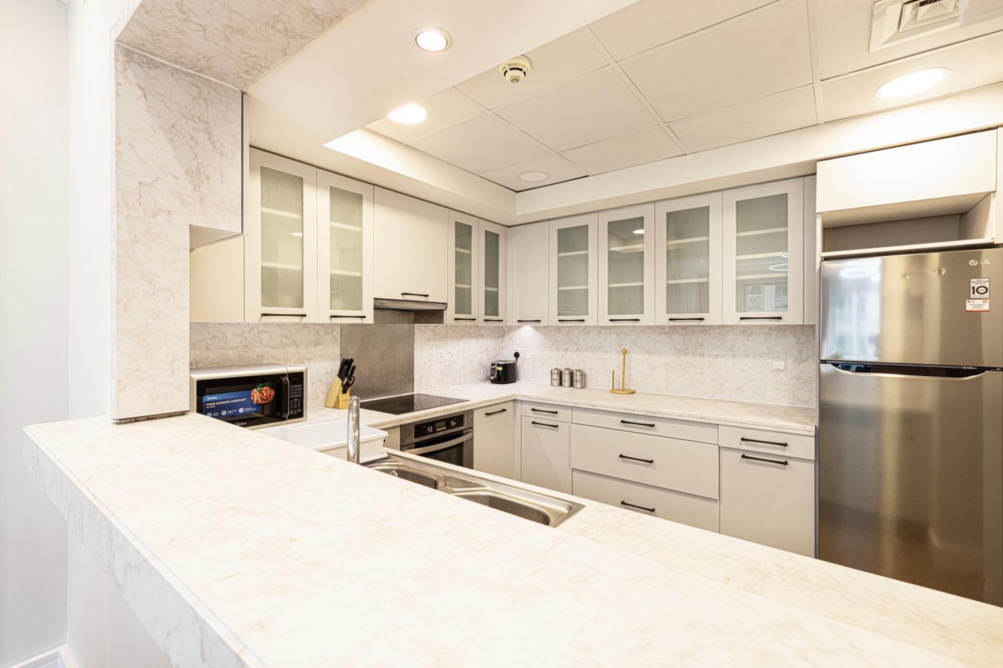Magnificent Cozy 2 Bedroom In Downtown Apartment